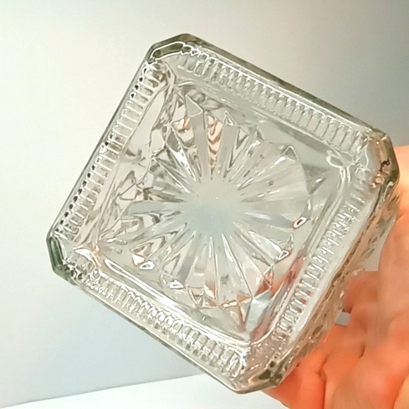 ☀️ vintage clear glass whiskey decanter with pressed glass design. No flaws - Picture 7 of 7